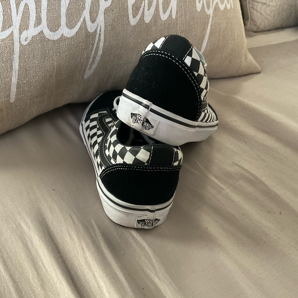 Vans - Picture 3 of 4